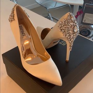 Badgley Mischka Gorgeous Ivory